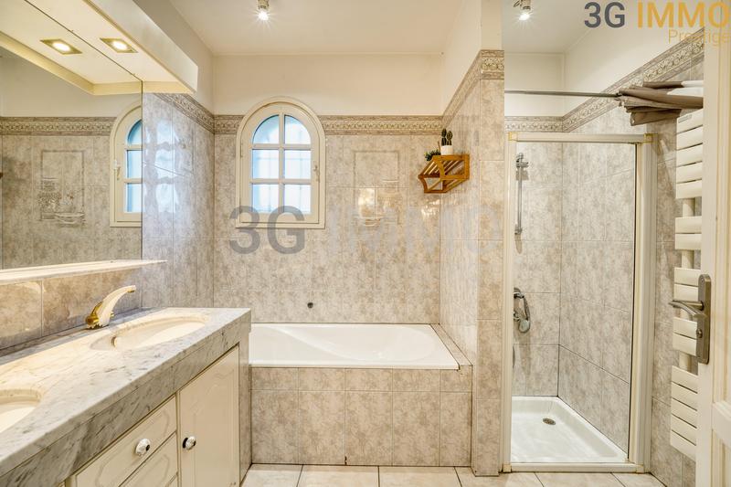 Villa - 209 m² - 8 pièces