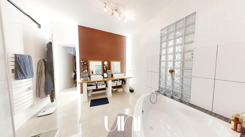 Propriété - 326 m² - 12 pièces