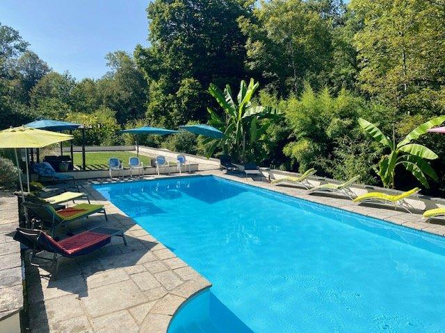 Propriété - 399 m² - 17 pièces