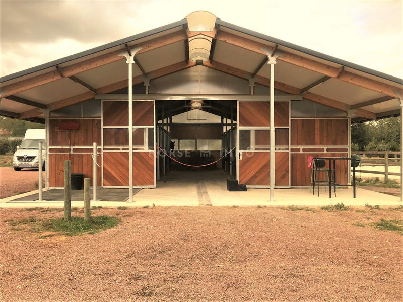 Maison - 470 m² - 12 pièces