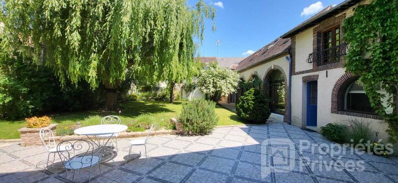 Maison - 331 m² - 11 pièces