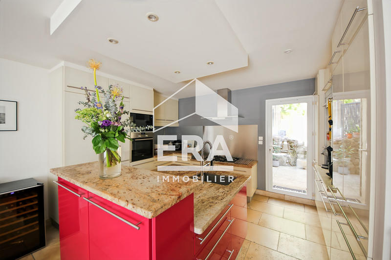 Maison - 220 m² - 8 pièces