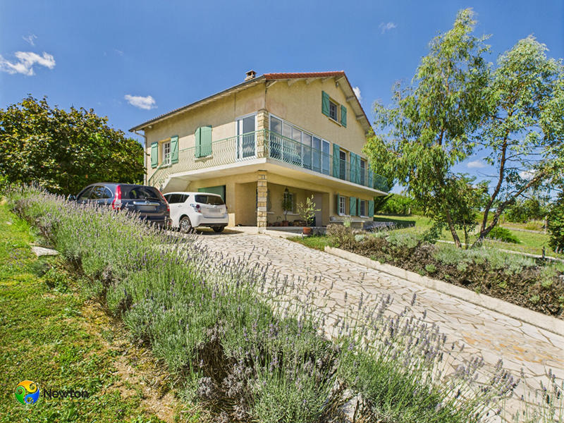 Maison - 230 m² - 5 pièces