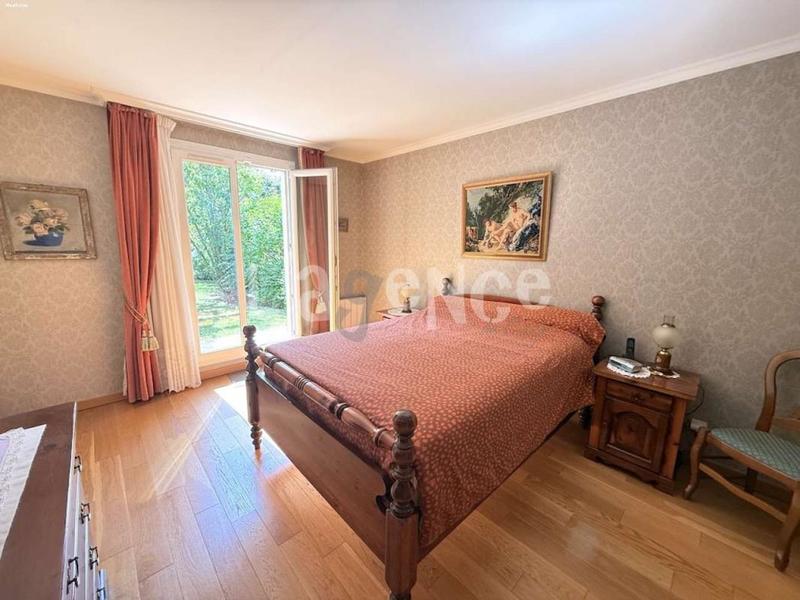 Maison - 165 m² - 8 pièces