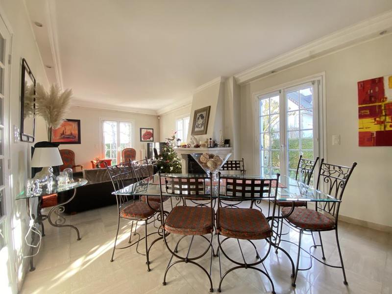 Pavillon - 170 m² - 7 pièces