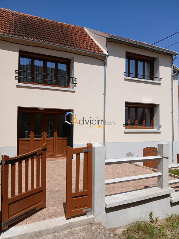 Maison - 225 m² - 8 pièces