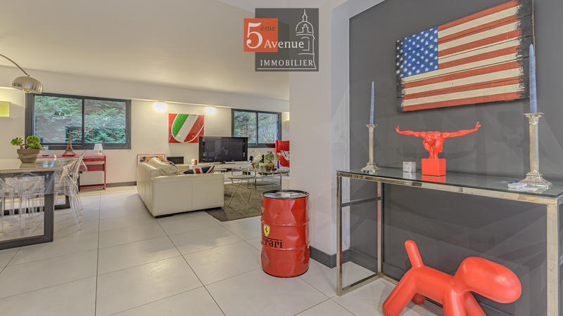 Maison - 400 m² - 8 pièces