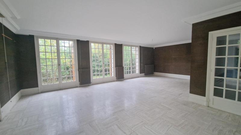 Villa - 300 m² - 8 pièces