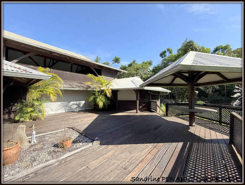 Maison de bois - 268 m² - 5 pièces