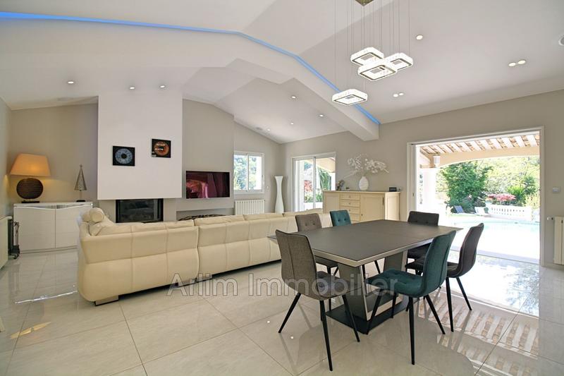Villa - 310 m² - 8 pièces