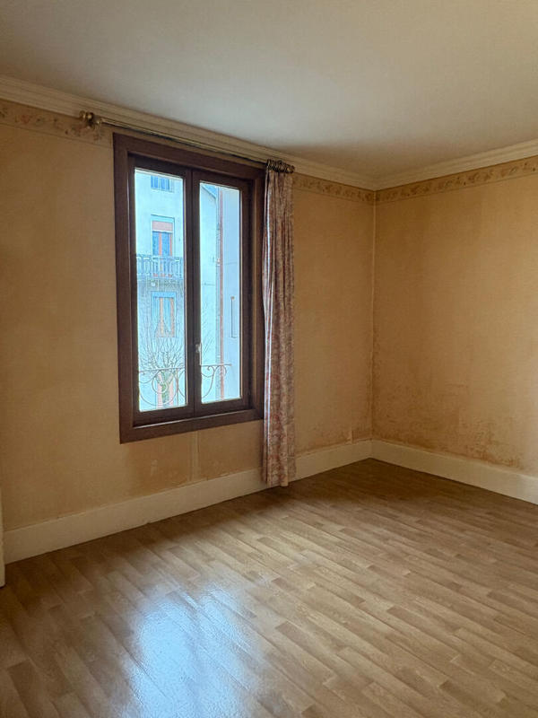 Maison - 150 m² - 11 pièces