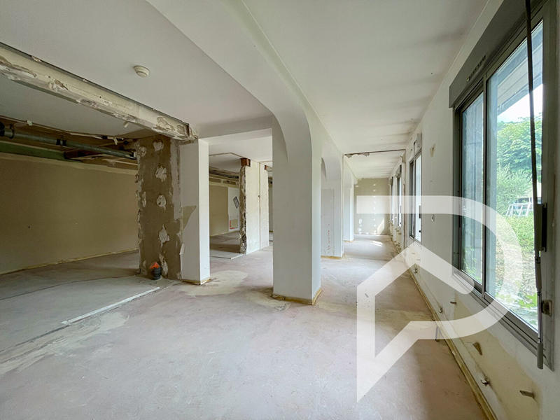 Local commercial - 185 m² - 3 pièces