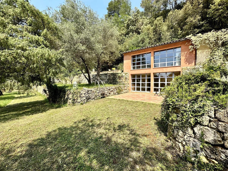 Maison - 260 m² - 11 pièces