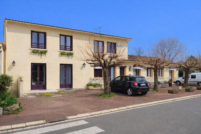 Maison - 428 m² - 15 pièces