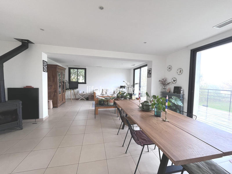 Maison traditionnelle - 200 m² - 8 pièces