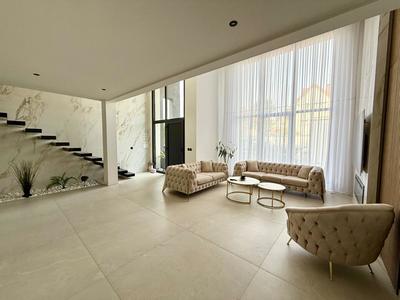 Maison - 165 m² - 6 pièces