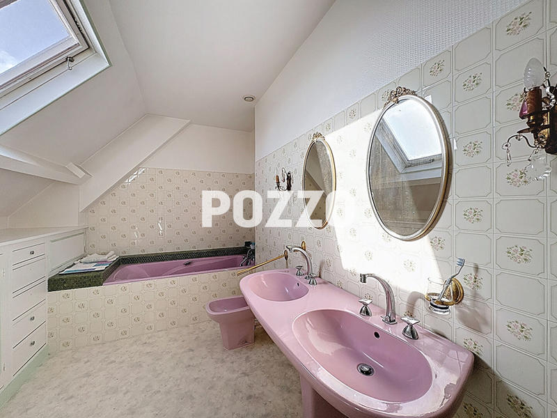 Maison - 180 m² - 7 pièces