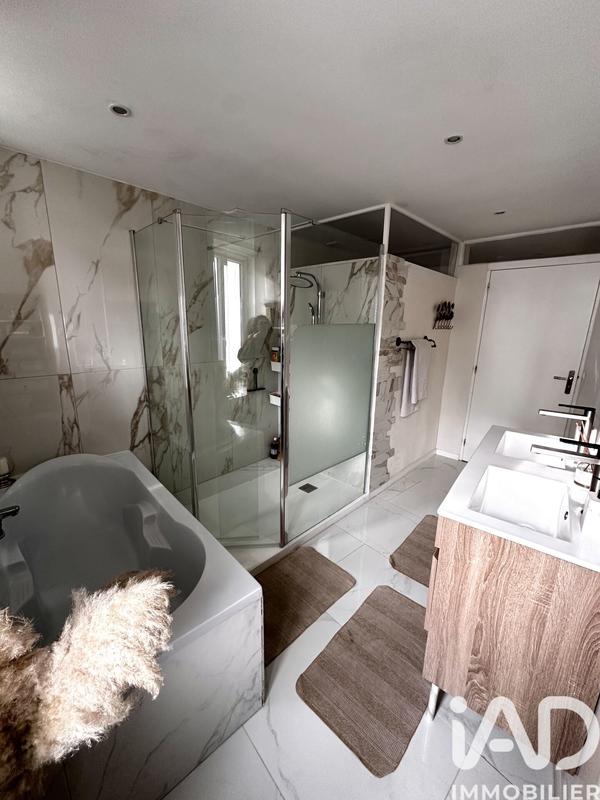 Maison - 142 m² - 7 pièces