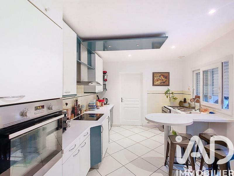 Maison - 217 m² - 9 pièces