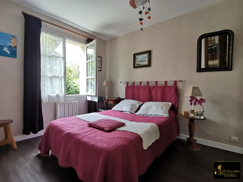 Maison traditionnelle - 163 m² - 8 pièces