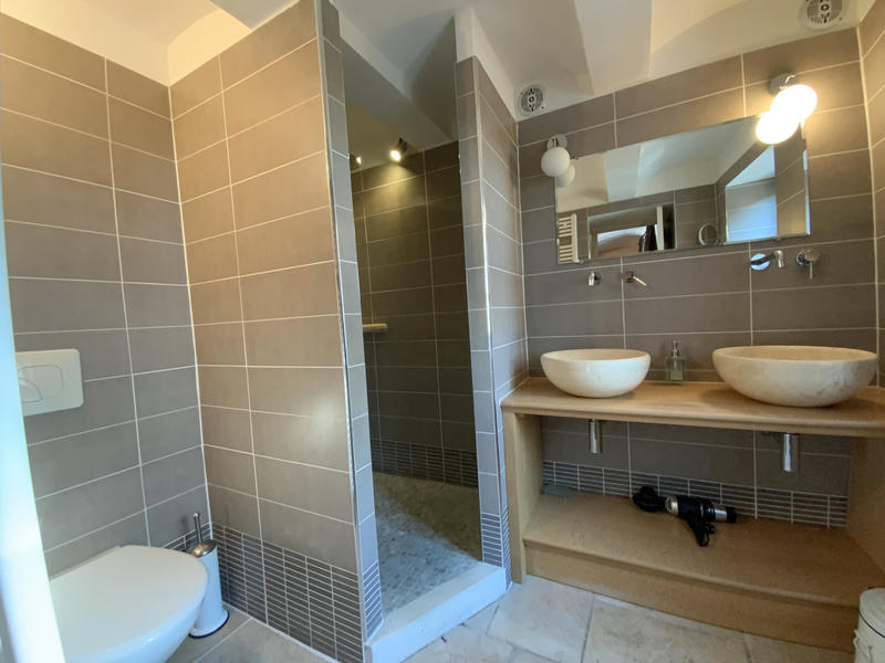 Maison - 250 m² - 7 pièces