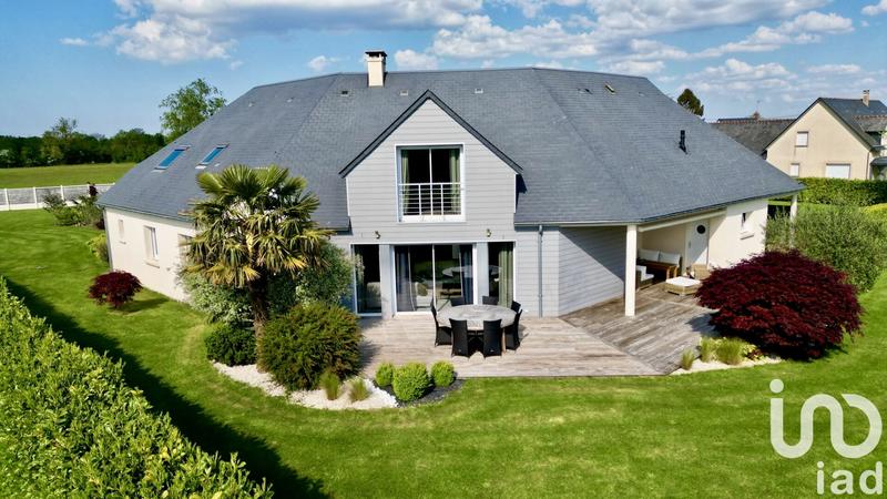 Maison - 250 m² - 10 pièces