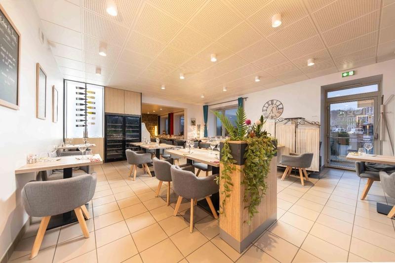 Local commercial - 700 m² - 19 pièces