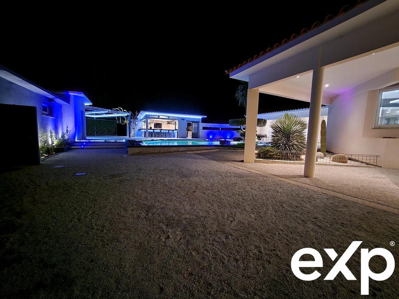 Villa - 205 m² - 6 pièces