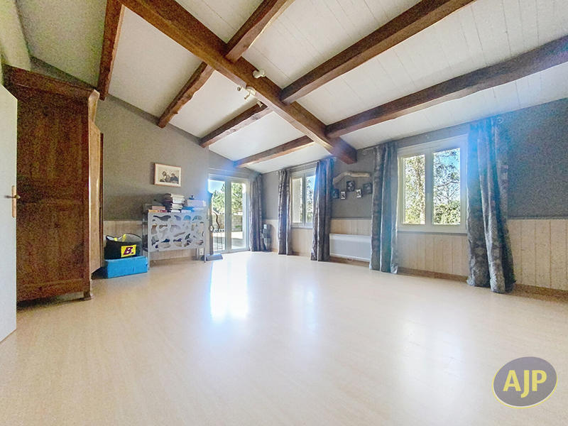 Maison - 213 m² - 5 pièces