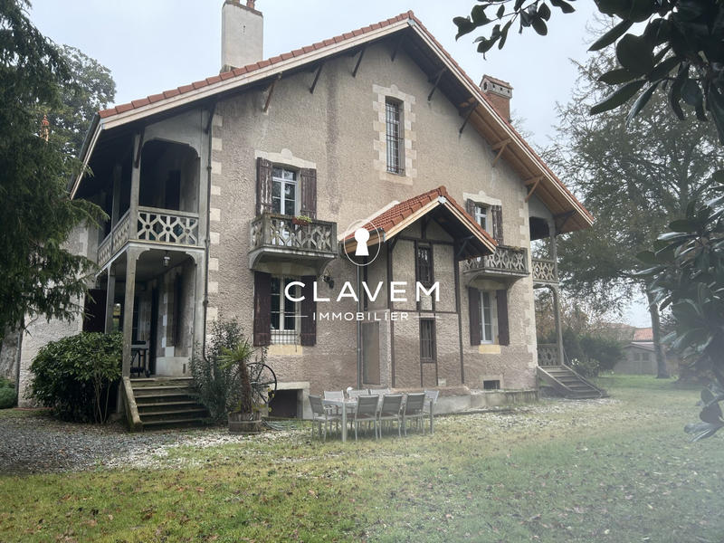 Maison - 350 m² - 15 pièces