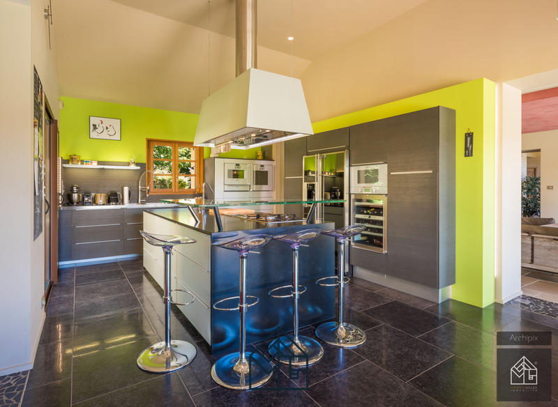 Maison - 393 m² - 13 pièces