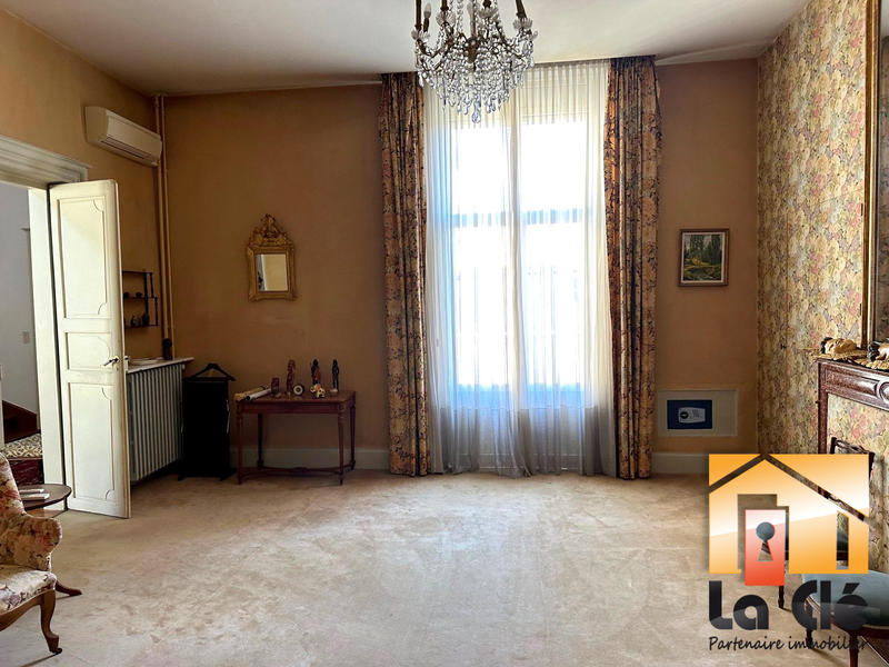 Maison - 410 m² - 10 pièces