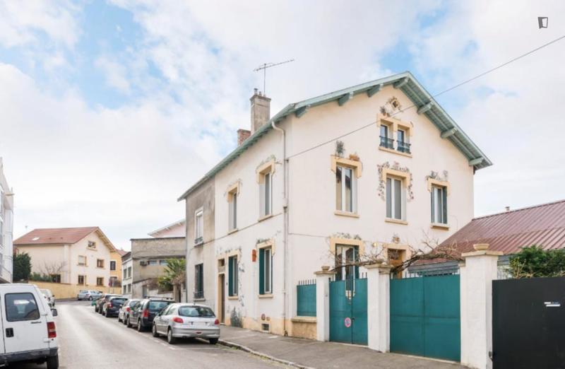 Chambre - 15 m² - 8 pièces