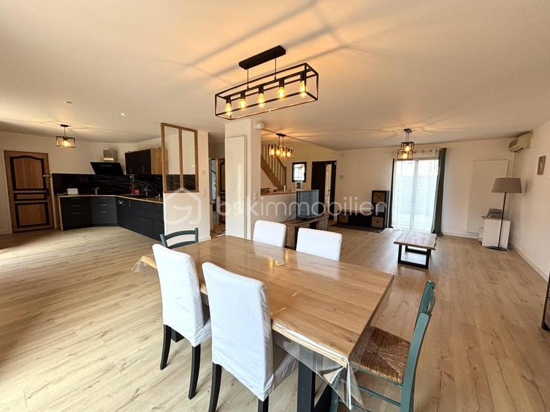 Maison - 159 m² - 8 pièces