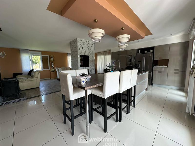 Maison - 204 m² - 9 pièces