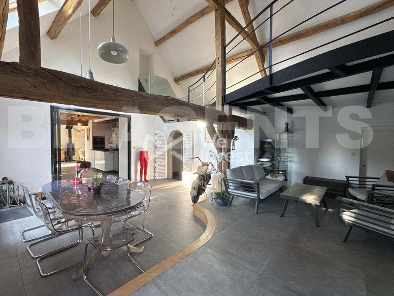 Maison - 225 m² - 7 pièces