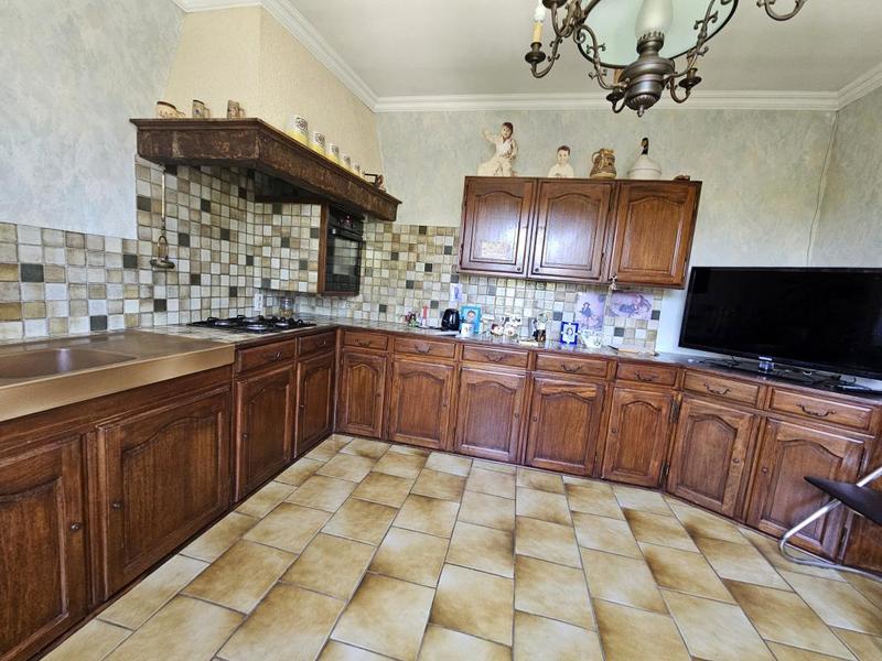 Maison - 238 m² - 9 pièces