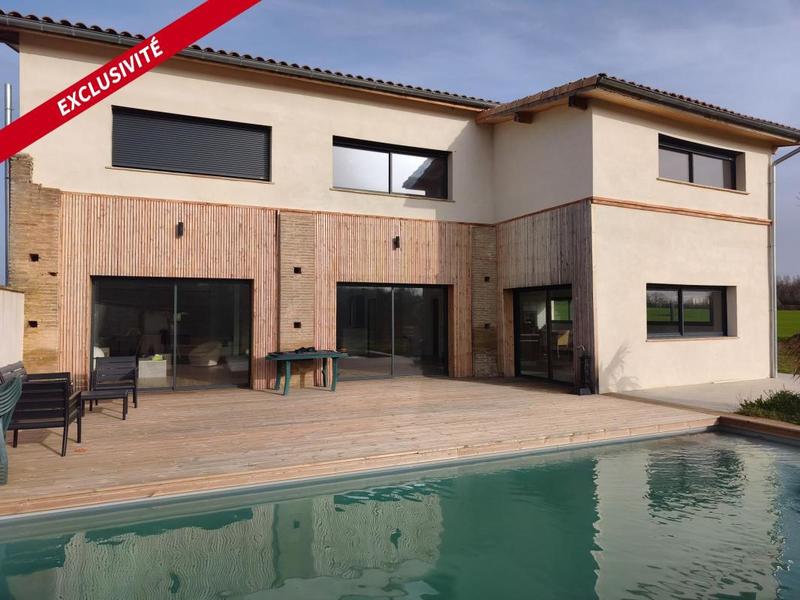 Maison - 280 m² - 6 pièces