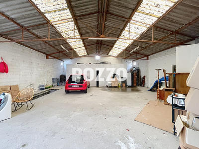 Local d'activité / Entrepôt - 250 m² - 6 pièces