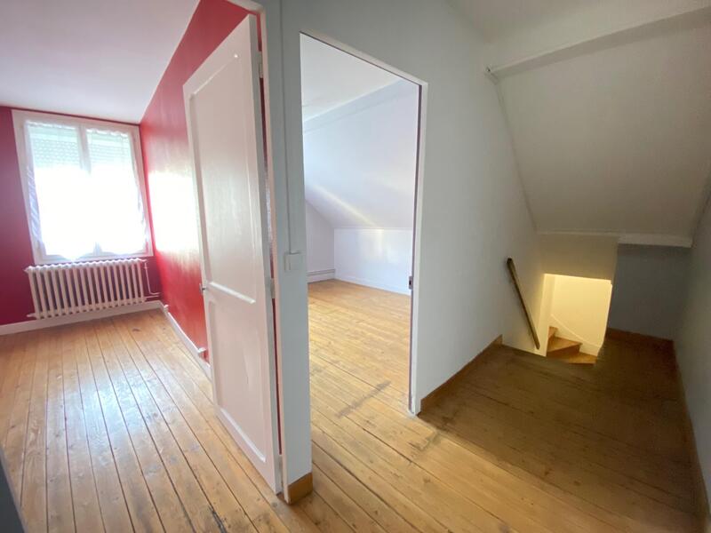 Maison - 99 m² - 6 pièces