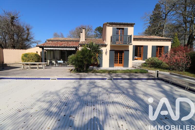 Maison - 163 m² - 11 pièces