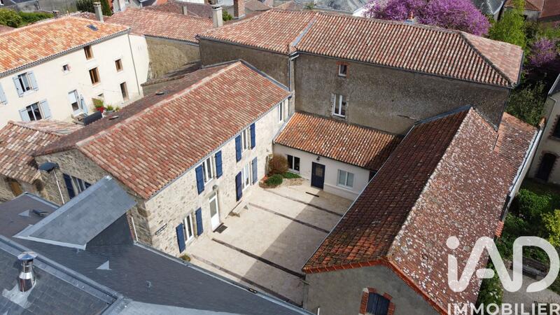 Maison - 366 m² - 12 pièces