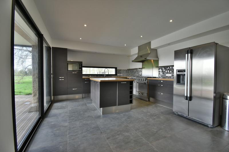 Maison contemporaine - 285 m² - 7 pièces