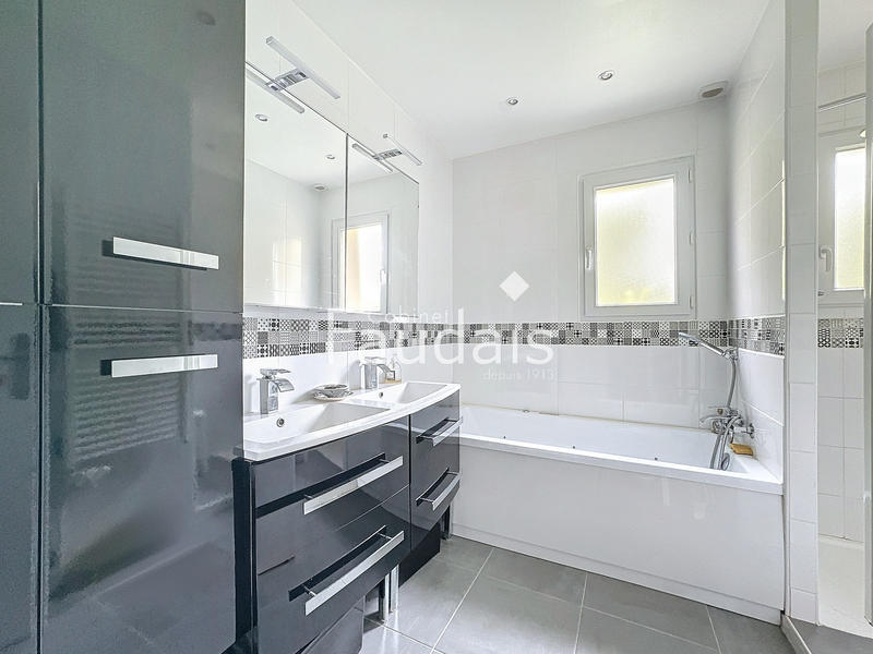 Maison - 141 m² - 7 pièces