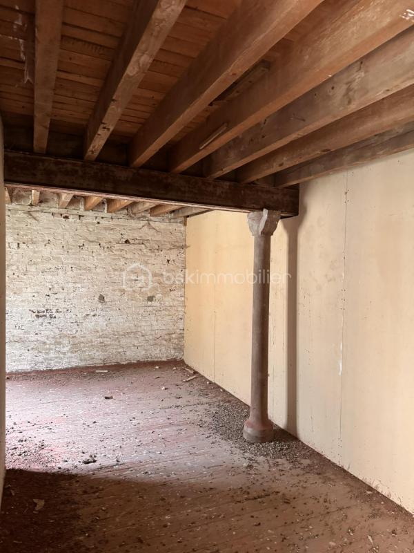 Immeuble - 2 120 m² - 65 pièces