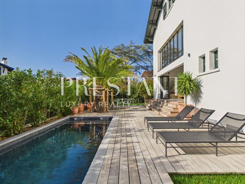 Maison - 290 m² - 8 pièces