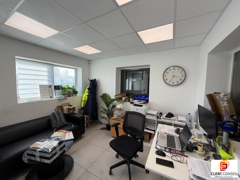 Local d'activités - 684 m²
