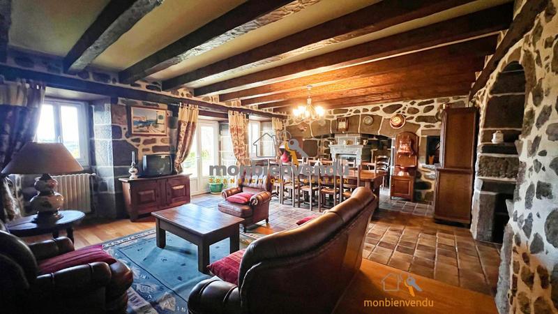 Maison traditionnelle - 149 m² - 6 pièces