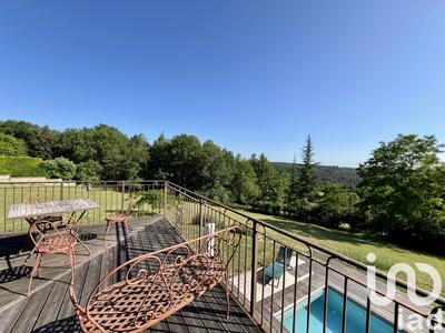 Maison - 215 m² - 7 pièces