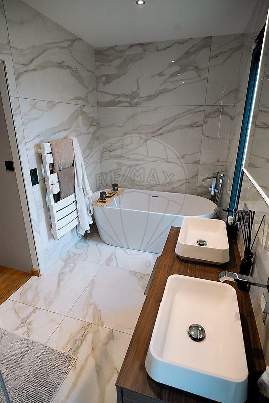 Maison - 197 m² - 7 pièces